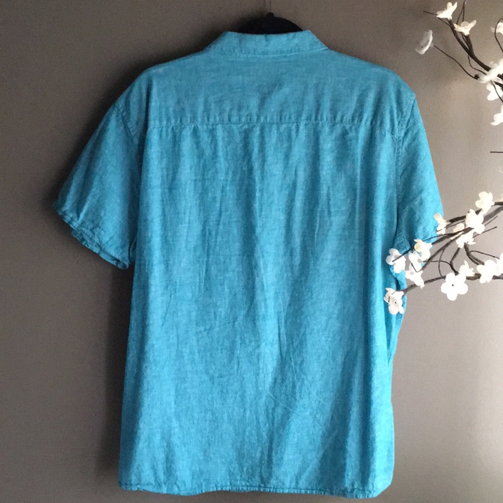 Button down - Picture 3 of 3